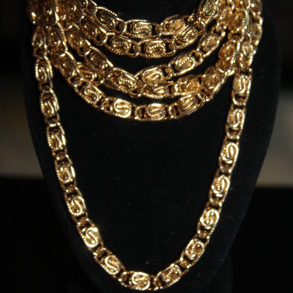 Gold 32" Linked Chain beautiful double or single - Picture 7 of 11